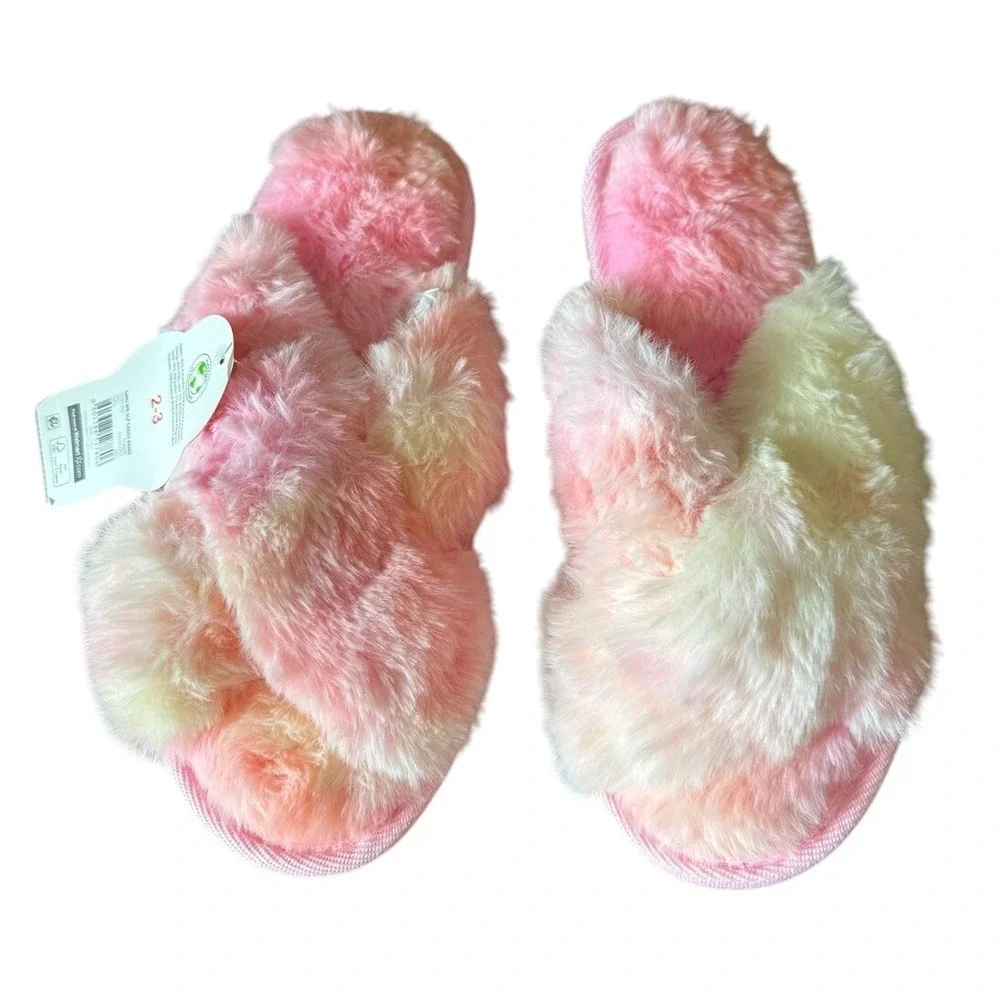 Big Girls Pink White Fuzzy Slippers Size 2/3 New With Tags